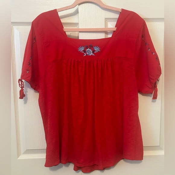 💙Time and Tru Red Blouse with Blue Embroidery xxl - Picture 4 of 5